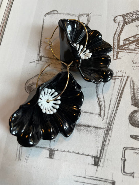 Orecchini fiore nero decó