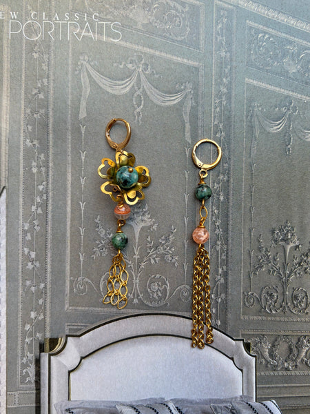 Gemelli diversi con fiore in ottone