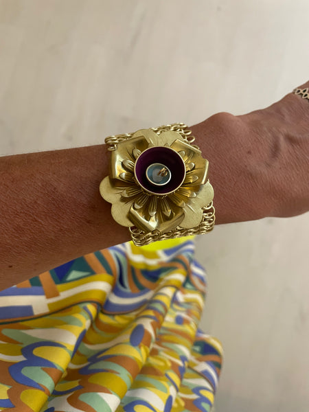 Bracciale a maglia dorato con fiore