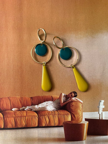 Orecchini in smalto rotondo e goccia