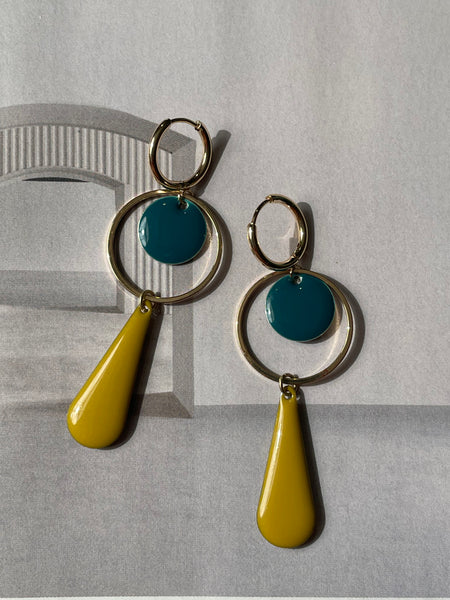 Orecchini in smalto rotondo e goccia