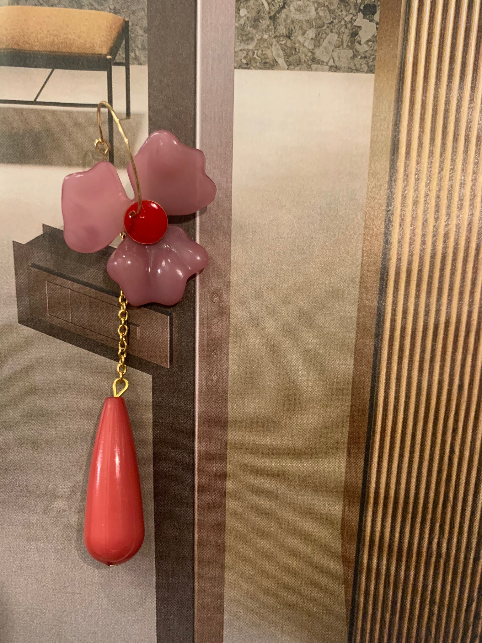 Mono orecchino rosa e rosso