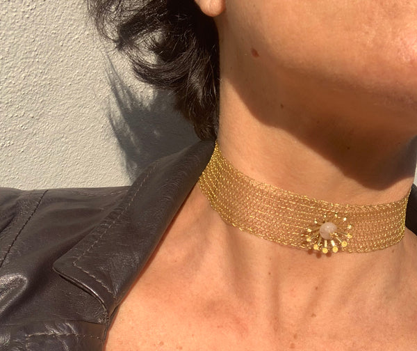 Chocker in maglia uncinetto