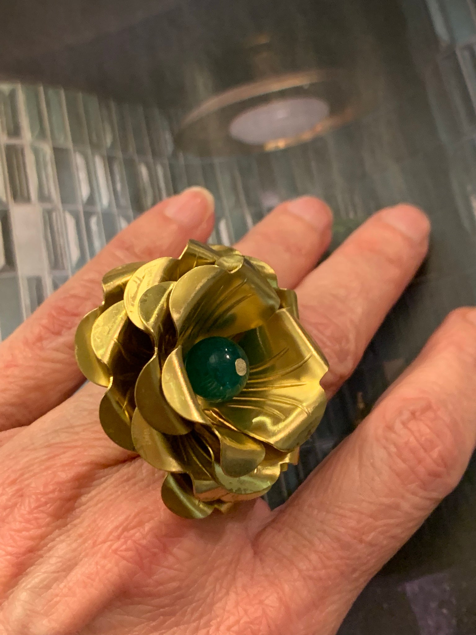 Anello fiore ottone grande